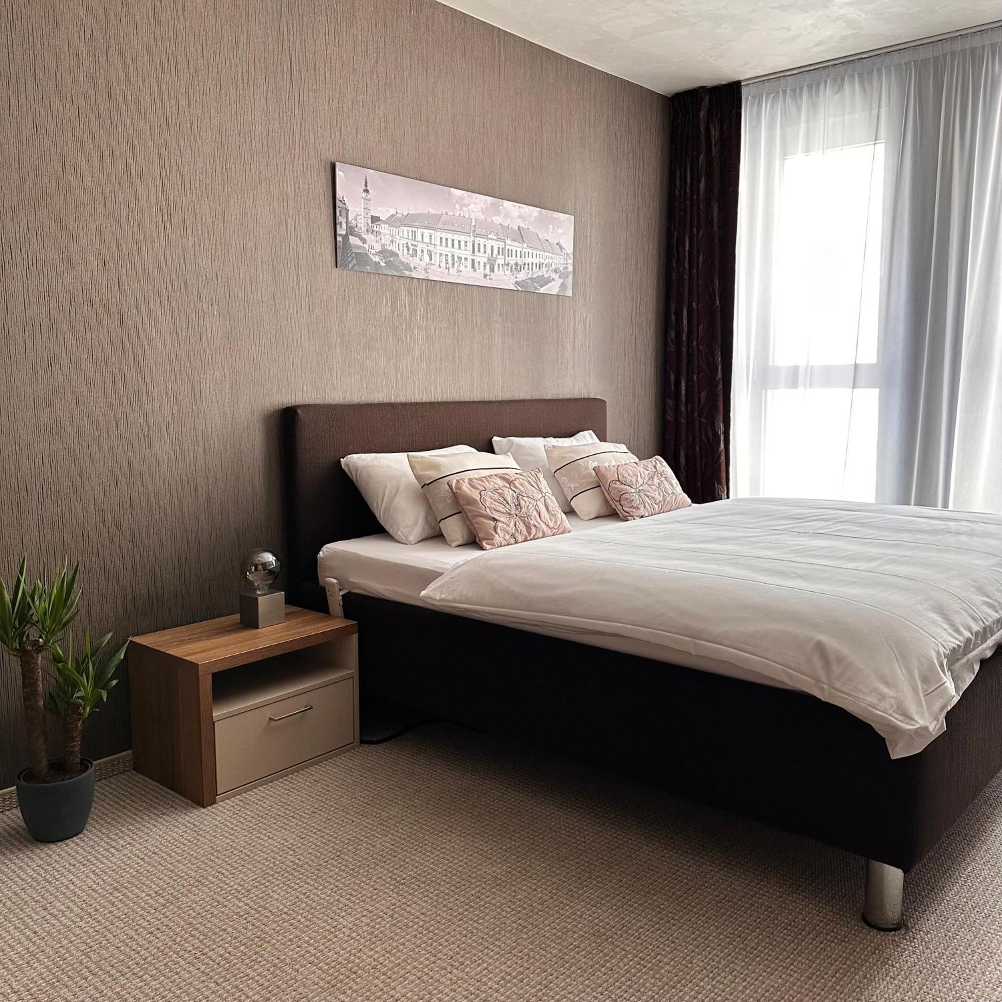 Apartman Leonardo - City Center Trnava Ngoại thất bức ảnh